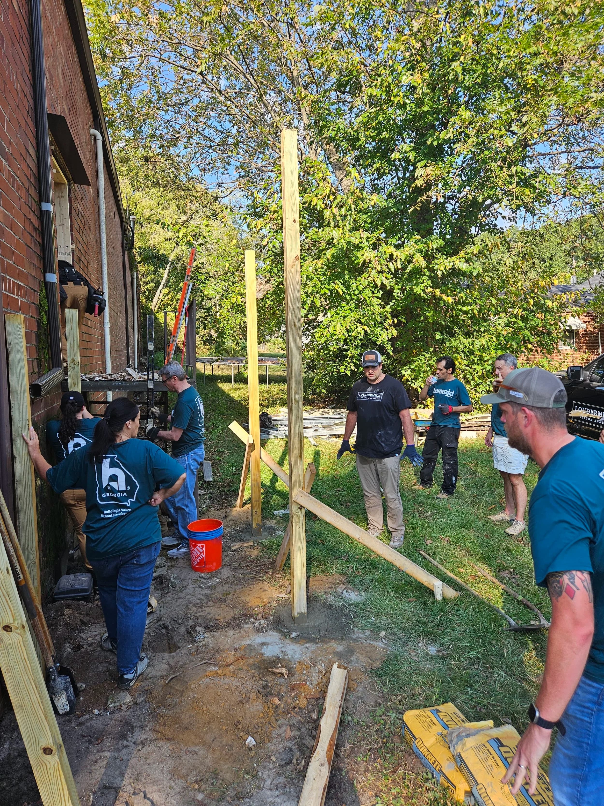 Loudermilk employees volunteering on a HomeAid build